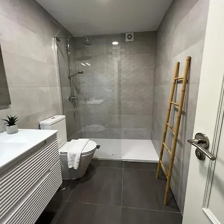 White Con Parking Gratis * Vigo