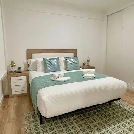 White Con Parking Gratis Apartment *