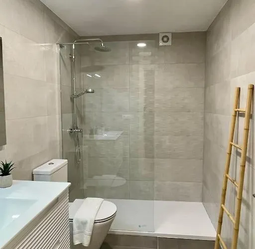 White Con Parking Gratis 公寓